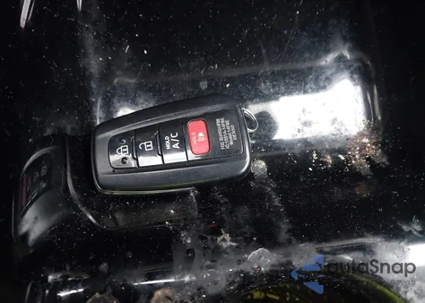 2019 Toyota Prius Prime Plus z USA, uszkodzony, nr VIN JTDKARFP8K3116045